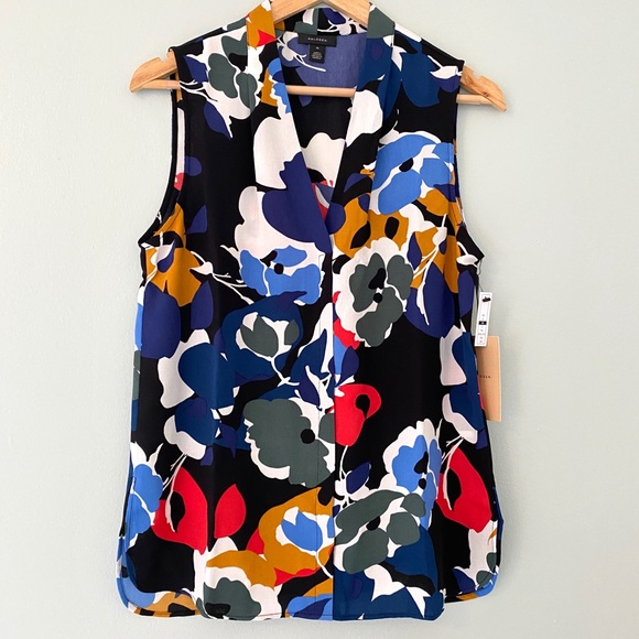 Halogen Tops - NWT HALOGEN Floral Sleeveless Blouse - Medium
